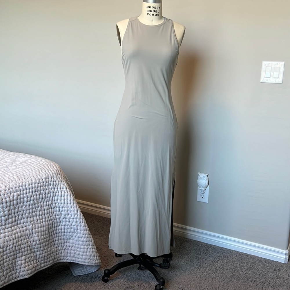 Lululemon dress   Taupe    Size 8